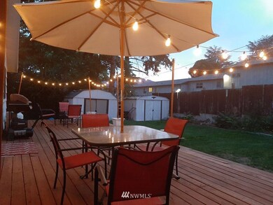 237 6th St NE, East Wenatchee, WA 98802 - photo 2