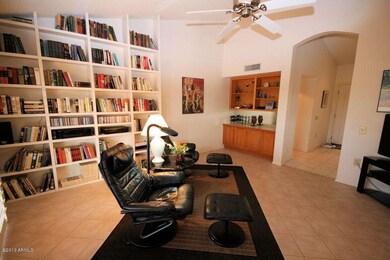 ARIZONA RM with BOOKSHELVES & CABINETS