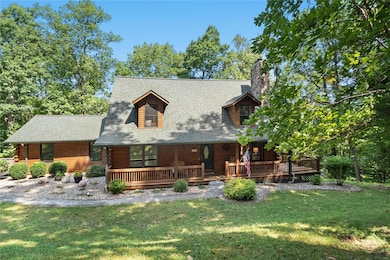 Private getaway minutes from Hwy 100