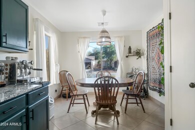 Eat-in Kitchen