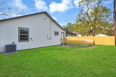 3445 Noah St, Houston, TX 77021 - photo 6