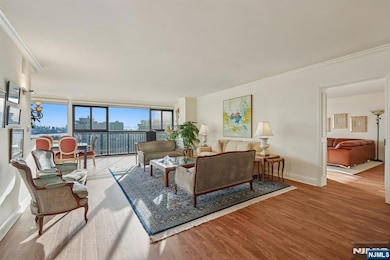 Horizon House unit 1405-1407, Fort Lee, NJ 07024 - photo 3