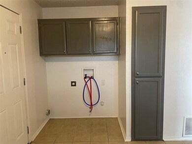 602 Lost Springs Ct unit A, Arlington, TX 76012 - photo 6