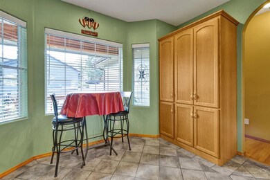 3685 SW Hillcrest Ct, Redmond, OR 97756 - photo 3