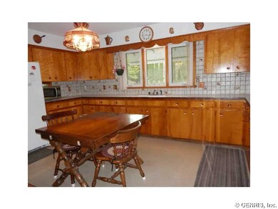 Kitchen AMPLE CABINETS AND COUNTER SPACCE