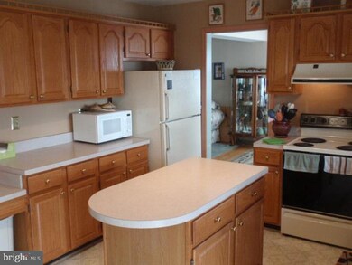 475 Dominique Ct, Sykesville, MD 21784 - photo 4