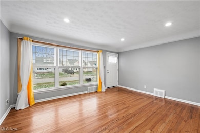 24871 Farringdon Ave, Euclid, OH 44123 - photo 3