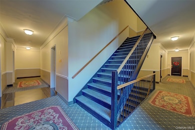 77-35 113th St unit 2N, Forest Hills, NY 11375 - photo 5