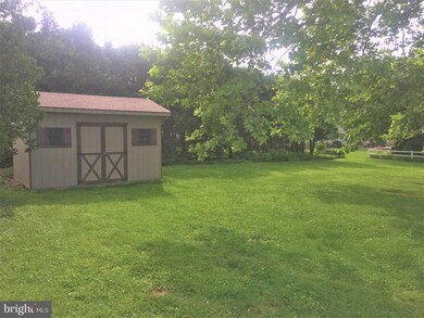 458 N Railroad Ave, New Holland, PA 17557 - photo 7