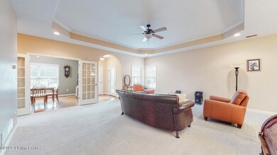 4003 Spring Park Ln Louisville KY 40218-