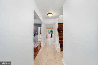 9660 Scotch Haven Dr, Vienna, VA 22181 - photo 3