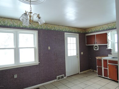 1945 W F Ave