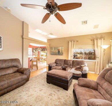 SPACIOUS FAMILY ROOM