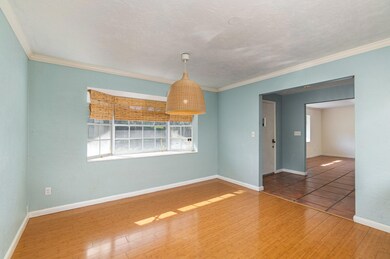 Entry/Dining