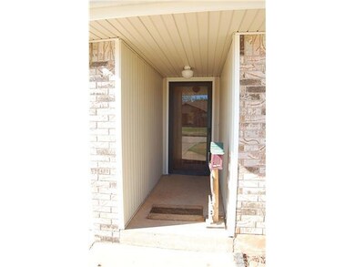 1629 SE 5th St, Moore, OK 73160 - photo 3