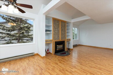 05-Living Room 20220513-DW-2015