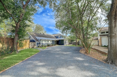 1011 Ridgeley Dr, Houston, TX 77055 - photo 2