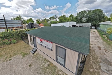 Wonderful Office Building or Home for rental! Seller running his business there and must seller due to moving out of State! Great Location! No Flooding during any of the Storms! Make that call today!
