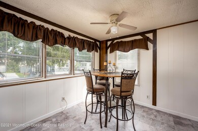 EAT IN KITCHEN