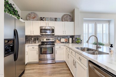 Updated Kitchen w Stainless