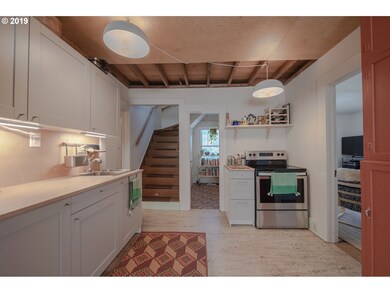 922 W 10th St, the Dalles, OR 97058 - photo 7