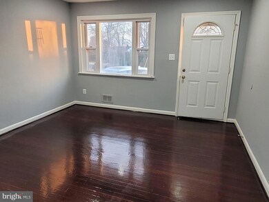 16005 Crest Dr, Woodbridge, VA 22191 - photo 2