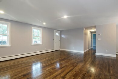002-photo-living-room-7381831