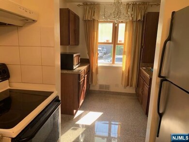 279 Slocum Way, Fort Lee, NJ 07024 - photo 5