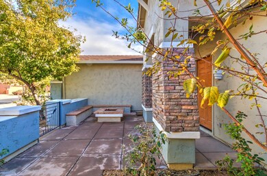 2083 E Bartlett Pl-8