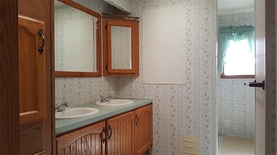 1667 Laurel Rd, Shelocta, PA 15774 - photo 7