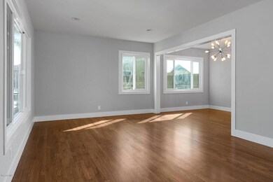 3140 Channel Dr-004-36-LivingDining Room