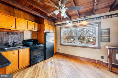 225 New St, Spring City, PA 19475 - photo 6