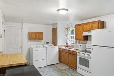 1628 Ballahack Rd, Chesapeake, VA 23322 - photo 2