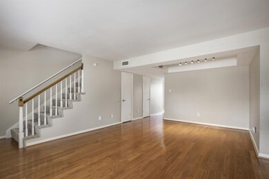 10150 Longmont Dr unit 38, Houston, TX 77042 - photo 5