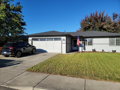 1182 Glengrove Ave, Central Point, OR 97502 - photo 2