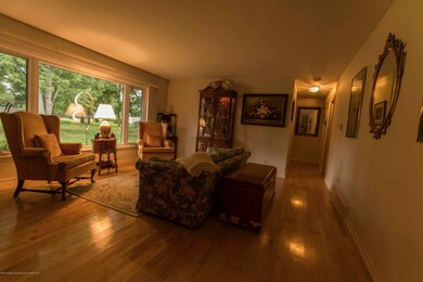 22 Living Room b