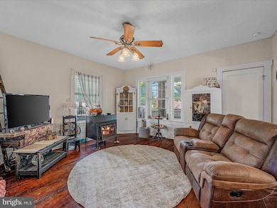 9872 Winchester Ave, Bunker Hill, WV 25413 - photo 5