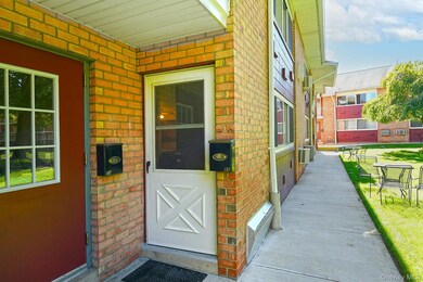 400 Fulton St unit 8A, Farmingdale, NY 11735 - photo 2