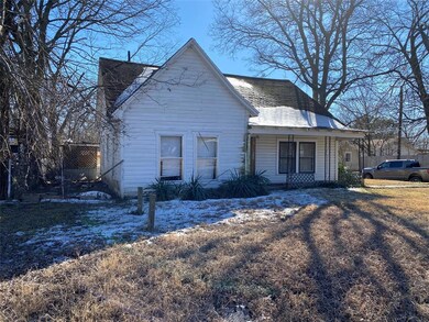 410 E 6th St, Bonham, TX 75418 - photo 3