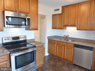 136 Roberts Ln unit 401, Alexandria, VA 22314 - photo 4