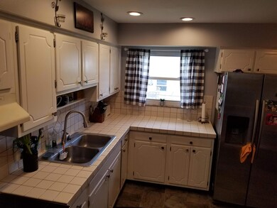 435 Barwood Dr, Columbus, OH 43230 - photo 2