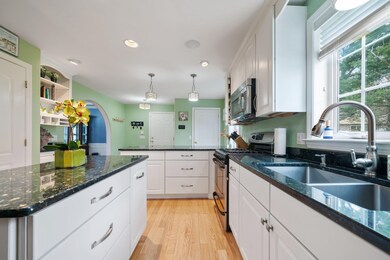 146 E Dunstable Rd, Nashua, NH 03062 - photo 5