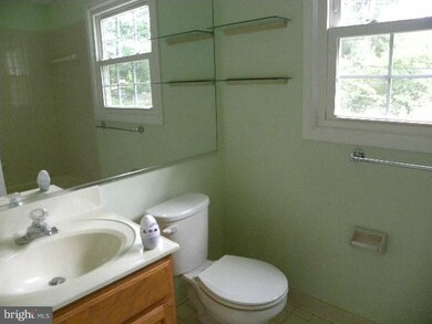 13005 Viewpoint Ln, Bowie, MD 20715 - photo 5