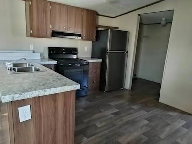 307 Reid Ct, Dillon, SC 29536 - photo 3