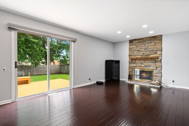 1389 Eastwood Dr, Aurora, IL 60506 - photo 4