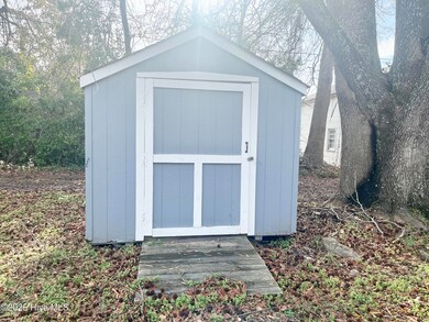 803 W Elizabeth St, Elizabeth City, NC 27909 - photo 7