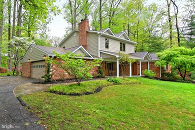 6422 Crosswoods Dr, Falls Church, VA 22044 - photo 2