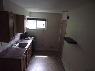 54 Hackett Blvd unit 2nd floor rear, Albany, NY 12209 - photo 3