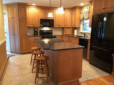 5301 Ridgeway Dr, Zionsville, PA 18092 - photo 6