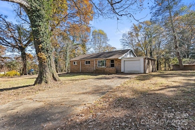 601 E Blue Ridge Rd, East Flat Rock, NC 28726 - photo 2